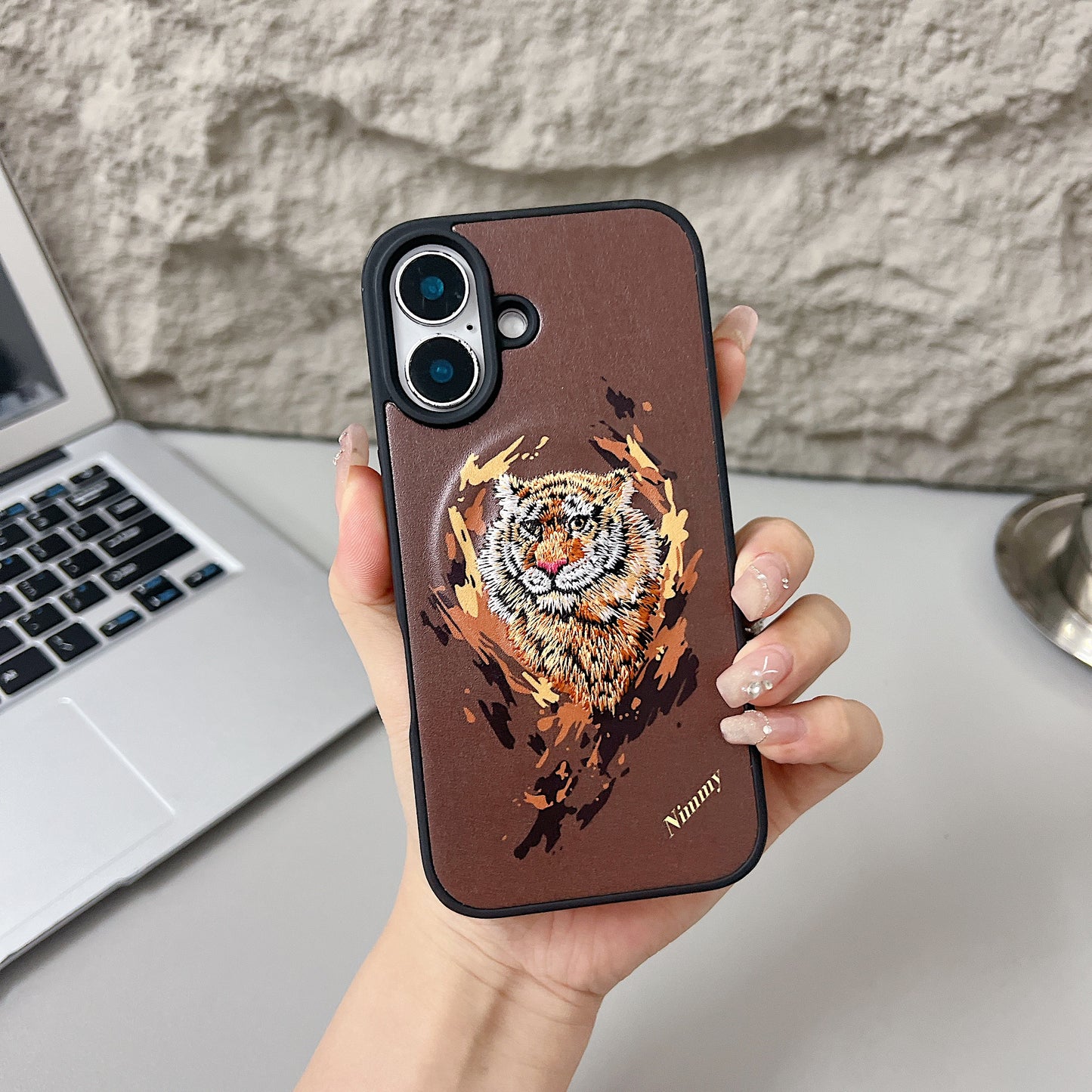 Apple iPhone 16/16 Plus Premium US POLO Assn. Embroidery Leather case with Magsafe  - Tiger 1